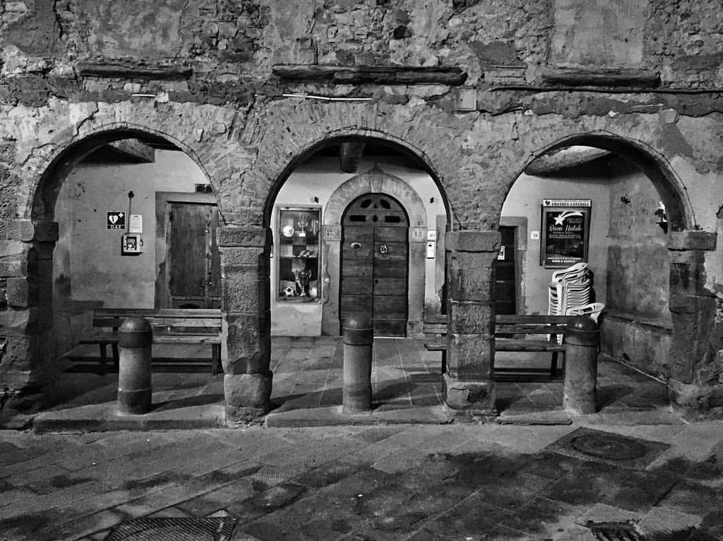 Apartmán La Finestra Sul Borgo Dimora Storica Laterina Exteriér fotografie